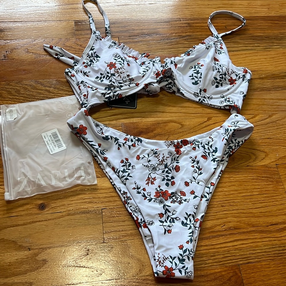 Brand new with tag womens bikini set, size M
